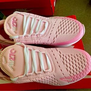 Girls youth Nike Airmax 270 pink and white size 5 youth